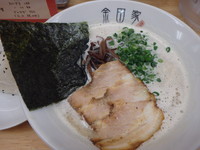 「黒豚らーめん(650円)(カタ)、おにぎり(90円)他」@麺処 金田家の写真