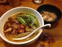 「【限定】カリーぱみゅぱみゅ＋鶏チャー、820円＋260円」@鶏の穴の写真