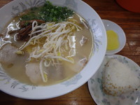 「肉デラ(680円)おにぎり(60円)」@栄養軒の写真