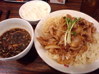 「肉盛りつけ麺200g780円＋サービスライス」@魁 肉盛りつけ麺 六代目けいすけの写真