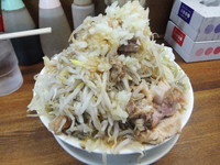 「ハーフラーメン550円(ヤサイアブラカラメ)」@ラーメン麺徳 東上野店の写真
