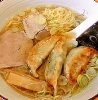 「ぎょうざラーメン＋半ライス(750円＋50円)」@こんときラーメンの写真