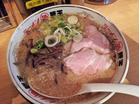 「豚王＋替え玉」@凪 Noodle BAR 歌舞伎町店の写真