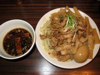 「肉盛りつけ麺並780円＋肉増し220円＋無料の味玉・メンマ」@魁 肉盛りつけ麺 六代目けいすけの写真