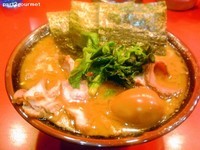 「チャーシューメン+味玉 (800円)」@家系総本山 ラーメン吉村家の写真