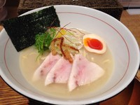 「濃厚魚介そば　新味（中盛り）」@麺と心 7の写真