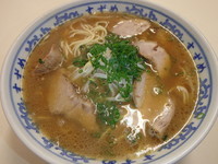 「中華そば(700円)、瓶ビール(小)(250円)」@すずめの写真