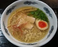 「しゃも塩らぁめん750円＋ぎょうざ480円」@龍のひげの写真