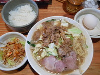 「セットB：濃菜麺（しょうが焼きとざく切りキャベツ）＋生たまご」@濃菜麺 井の庄の写真