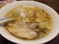 「月替わりで限定　順ちゃんの端麗えび塩らあめん（並）787円」@上田らあめん はちの写真