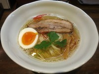 「塩鶏煮干し ６５０円」@とんこつ屋 秀虎の写真