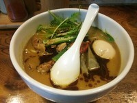 「カリーぱみゅぱみゅ2014ver＋味玉（サービス）」@鶏の穴の写真