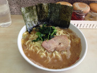 「ラーメン（大盛り） 900円」@横浜ラーメン 町田家 町田本店の写真