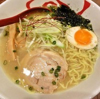 「白湯塩ラーメン＋餃子(3個)&半チャーハンセット」@麺厨房 維風堂々の写真