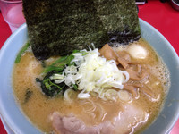 「豚骨醤油ラーメン」@横浜家系ラーメン 清六家 東京大山アジトの写真