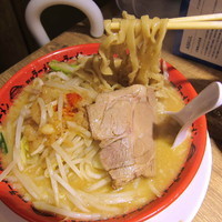 「平打ち味噌野郎 700円」@野郎ラーメン 新橋駅前店の写真