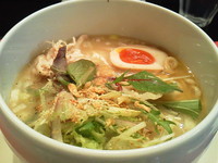 「こだわり麺の名物鶏塩らーめん」@蔭山樓の写真