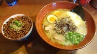 「ラーメン（650円）＋チーズ＋ラーユご飯（200円）」@分田上の写真