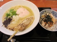 「まかないセット・濃厚鶏そば塩（９００円）＋鶏つくね」@鶏そば 七星の写真