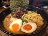 「味玉ラーメン (大盛無料) 820円」@豚骨醤油ラーメン 太善の写真