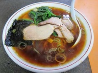 「青島ラーメン700円＋チャーシュー・ほうれん草増し各50円」@青島食堂 宮内駅前店の写真