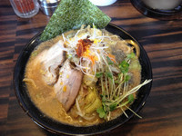 「煮干背脂赤味噌ラーメン¥780」@丸め～背脂煮干～の写真