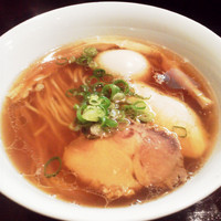 「味玉醤油らぁめん」@らぁ麺 すぎ本の写真