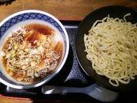 「醤油つけめん（中盛り）＋肉ワンタン」@麺処みどり 伊勢崎店の写真