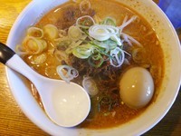 「辛味噌らーめん大盛り＋煮玉子」@上州地鶏ラーメン 翔鶴の写真