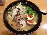 「宮崎醤油ラーメン大盛味玉」@宮崎らーめん 鶏三郎 錦糸町店の写真