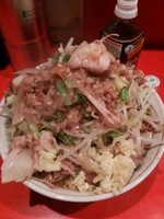 「小豚野菜ニンニクカラメアブラ」@ラーメン二郎 府中店の写真