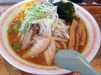 「食堂の味噌　【中華そば（並）650円＋味噌150円】」@松戸中華そば 富田食堂の写真