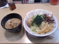 「チャーシュー玉子つけ麺、大盛り」@四十五代目 哲麺 下北沢店の写真
