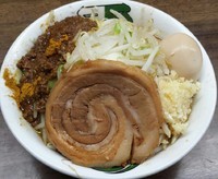 「雷そば(中盛700円)+カレー挽き肉120円」@雷 北松戸本店の写真