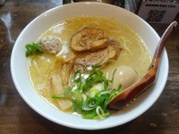 「味玉らーめん（780円）＋塩変更券（30円）」@らーめん チキントの写真