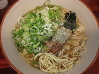 「くれ星麺(550円)(サービス大盛)ネギ増し唐揚げセット他」@くれ星製麺屋の写真