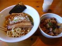 「あご煮干そば（750円）+まかない丼（280円）」@麺や 虎ノ道の写真