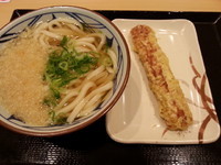 「かけうどん＋ちくわ天380円」@丸亀製麺 イーサイト高崎店の写真