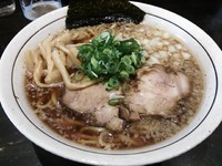 「煮干しそば（中盛）750円＋ビール」@中華そば しながわの写真