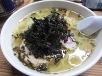 「塩ラーメン（５５０円）＋岩海苔」@らーめん横丁の写真