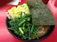 「半熟味玉ラーメン 温キャベツ 万能ネギ」@武蔵家直系 ぼうそう家の写真