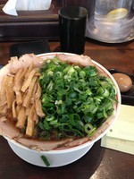 「チャーシュー大盛りトッピング全のせ」@麺や 太華の写真
