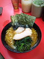 「ラーメン６３０円」@ラーメン杉田家の写真