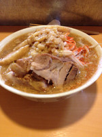 「ラーメン豚入」@ラーメン荘 地球規模で考えろ 伏見本店の写真