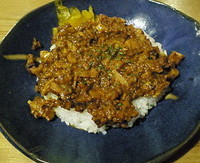 「ドライカレー　８００円（ランチ：サラダ・ドリンク付）」@オオグシ加哩堂の写真