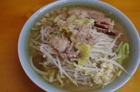 「ラーメン(ニンニク・アブラ)700円」@ラーメン二郎 新橋店の写真