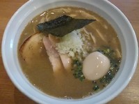 「【限定】鶏白湯煮干750円＋鶏チャーシュー＋味玉」@麺や 飛来の写真