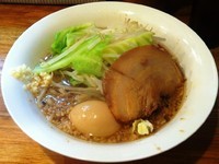 「味玉ラーメン　並　800円」@ガッツリラーメン それは私のおいなりさんだの写真