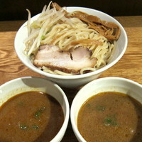 「二色つけめん 850円（中盛／海老味噌・トマト）」@神保町 可以の写真