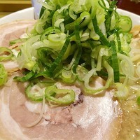 「しょうゆラーメン　680円」@超ごってり麺 ごっつ 新小岩店の写真